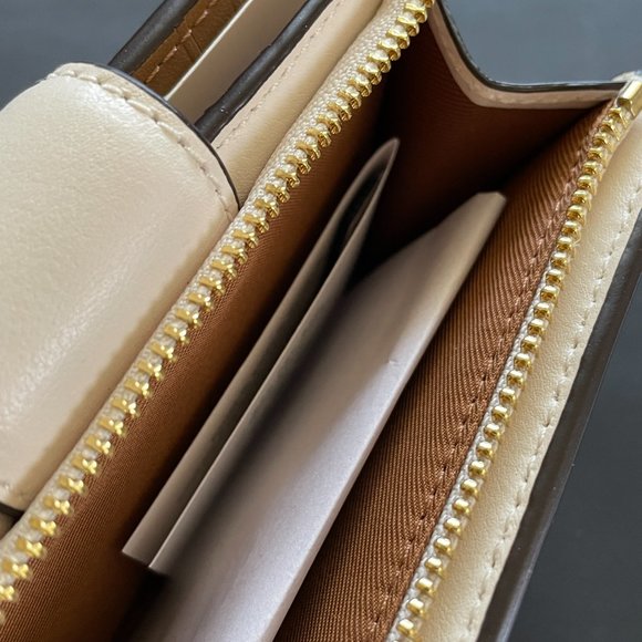 coach Medium Corner Zip Wallet In Signature Canvas - Picture 4 of 5